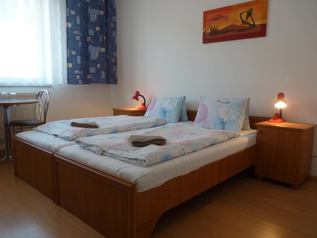 Penzion Kycera オシュチュニツァ 部屋 写真